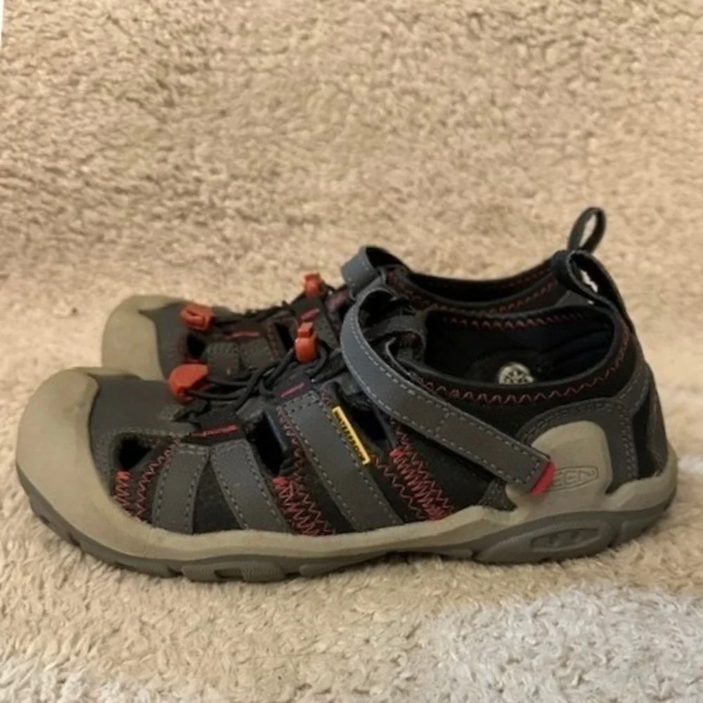 Keen Newport H2 Kids Sport Sandals Grey Black Red Size 4 US 36 EU 1026154